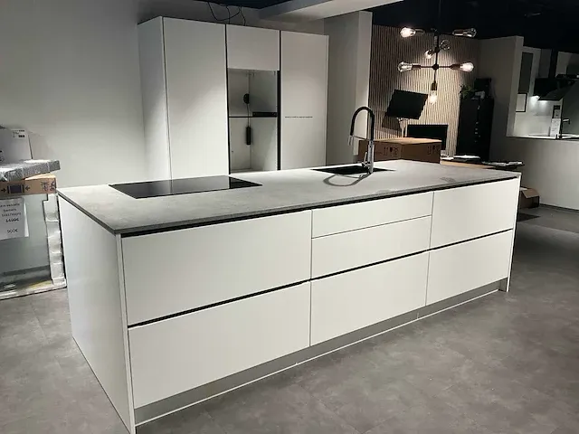 Kvik tinta white showroom co21-0299 keukenopstelling - afbeelding 1 van  11