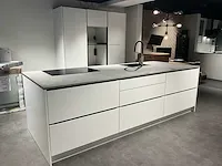 Kvik tinta white showroom co21-0299 keukenopstelling - afbeelding 1 van  11