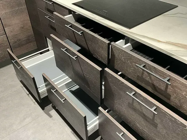 Kvik veda dark oak / green showroom co21-0157 keukenopstelling - afbeelding 3 van  14