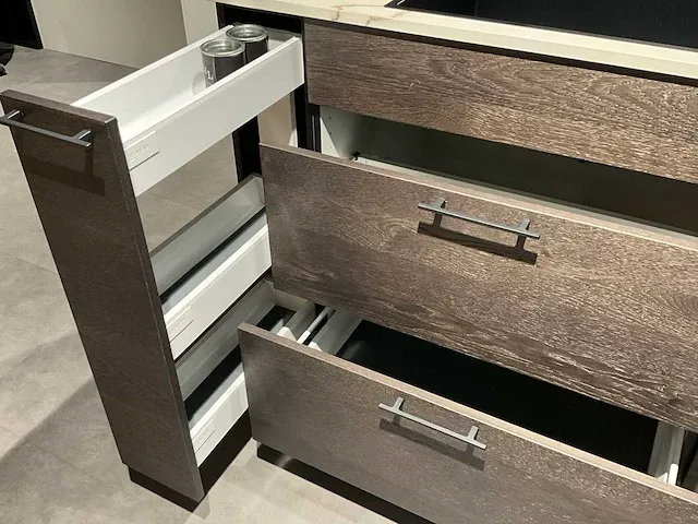 Kvik veda dark oak / green showroom co21-0157 keukenopstelling - afbeelding 14 van  14