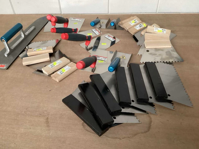 Kwb mix kavel lijmkammen en spatels - afbeelding 1 van  4