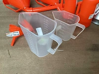 Kwb mix kavel trechters en maatbekers - afbeelding 1 van  3