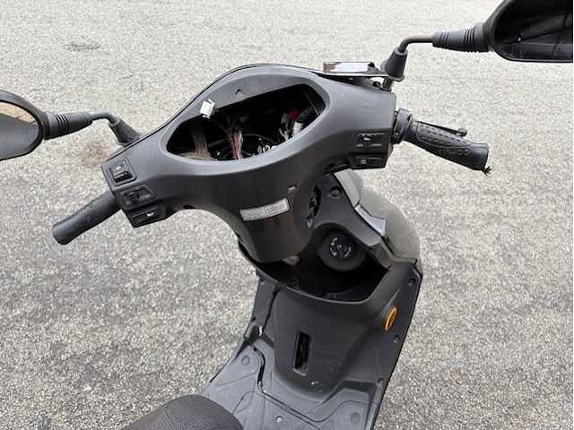 Kymco - bromscooter - vp 50 - motorised scooter - afbeelding 7 van  10