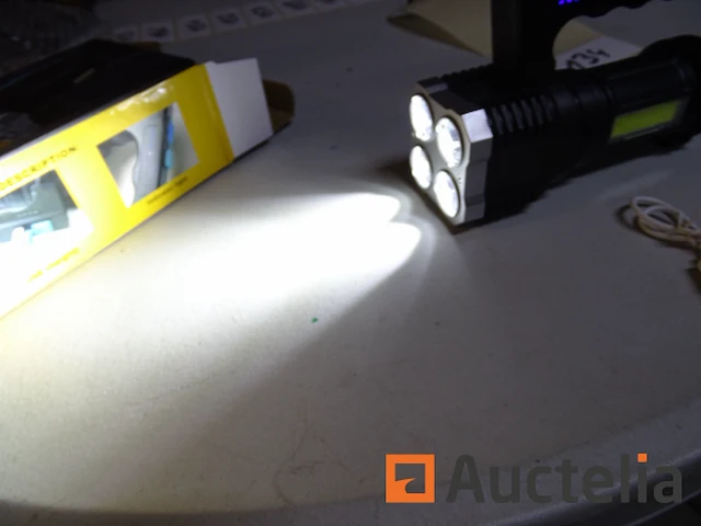 L-20 led-zaklamp met handvat - afbeelding 3 van  5