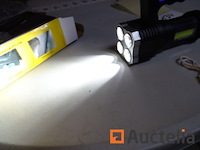 L-20 led-zaklamp met handvat - afbeelding 3 van  5