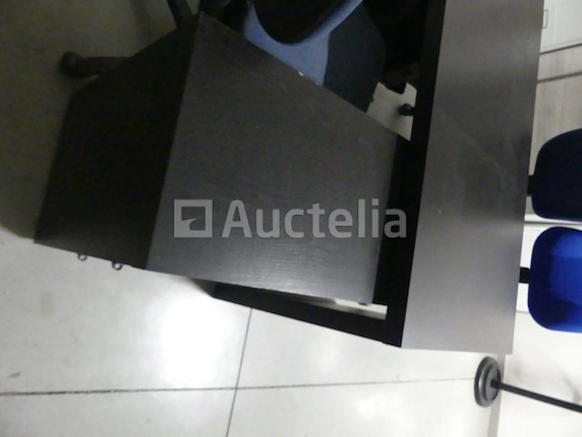 L-vormig bureau met 4 stoelen op wieltjes - afbeelding 1 van  11