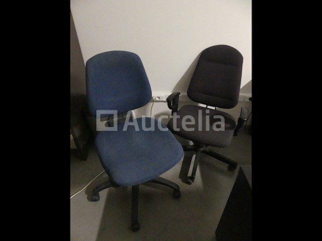 L-vormig bureau met 4 stoelen op wieltjes - afbeelding 5 van  11