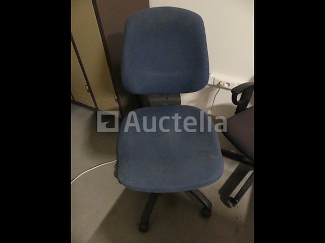 L-vormig bureau met 4 stoelen op wieltjes - afbeelding 9 van  11