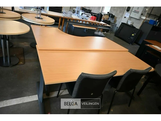 L-vormig bureel met 2 ladekasten - inclusief 2 stoelen - 1 vuilbak en 1 sorteerrek - afbeelding 1 van  3