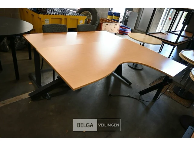 L-vormig bureel met 2 ladekasten - inclusief 2 stoelen - 1 vuilbak en 1 sorteerrek - afbeelding 2 van  3