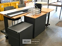L-vormig bureel met 2 ladekasten - inclusief 2 stoelen - 1 vuilbak en 1 sorteerrek - afbeelding 3 van  3