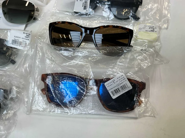 Lacoste zonnebril (10x) - afbeelding 4 van  9