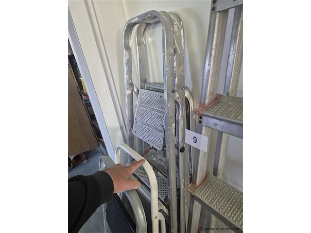 Ladders, keukentrapjes en steekkar - afbeelding 2 van  3