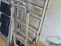 Ladders, keukentrapjes en steekkar - afbeelding 3 van  3