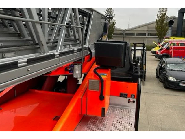 Ladderwagen e405 iveco - afbeelding 22 van  51