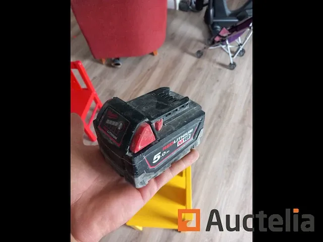 Lader + 3 accu's 9 ah - afbeelding 1 van  5