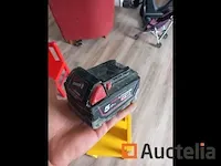 Lader + 3 accu's 9 ah - afbeelding 1 van  5