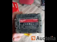 Lader + 3 accu's 9 ah - afbeelding 4 van  5