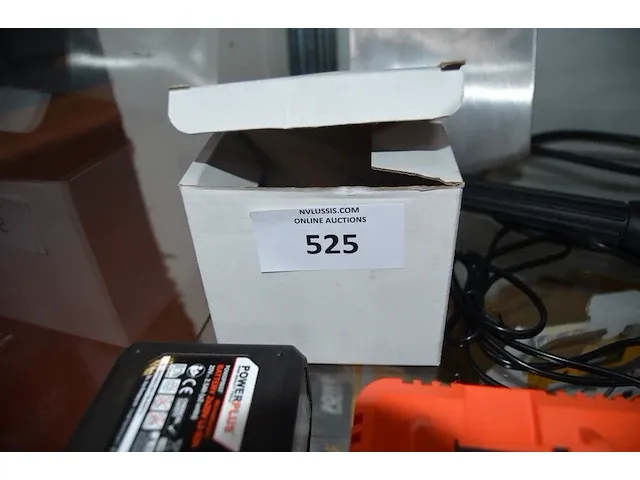 Lader en batterij powerplus powdp9051 , lader powerplus zonder batterij powx0057, pistool hogedrukreiniger, steekschup zonder steel - afbeelding 2 van  6