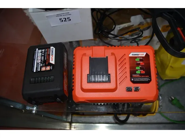 Lader en batterij powerplus powdp9051 , lader powerplus zonder batterij powx0057, pistool hogedrukreiniger, steekschup zonder steel - afbeelding 3 van  6