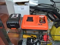 Lader en batterij powerplus powdp9051 , lader powerplus zonder batterij powx0057, pistool hogedrukreiniger, steekschup zonder steel - afbeelding 4 van  6