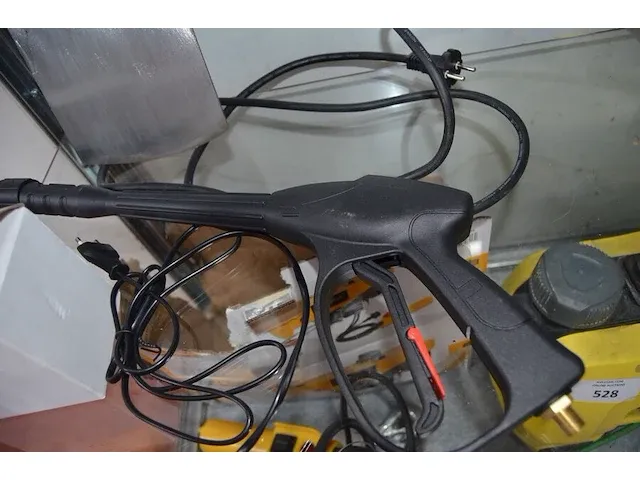 Lader en batterij powerplus powdp9051 , lader powerplus zonder batterij powx0057, pistool hogedrukreiniger, steekschup zonder steel - afbeelding 5 van  6