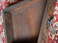 Lage buffetkast met houtsnijwerk / deel 1 van 2 idem kasten - afbeelding 10 van  14