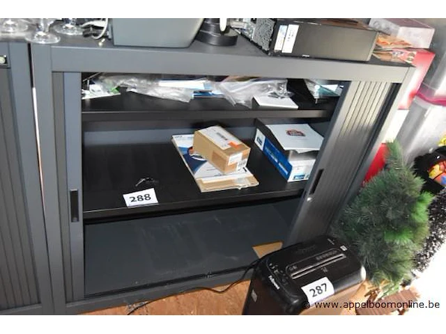 Lage dossierkast vv jaloeziedeuren (staande op 1e verdieping) - afbeelding 1 van  1