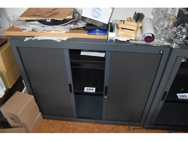 Lage dossierkast vv jaloeziedeuren (staande op 1e verdieping) - afbeelding 1 van  1