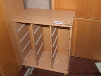 Lage houten kast - afbeelding 1 van  1