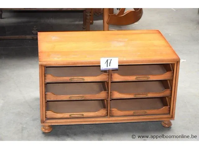 Lage houten opbergmeubel vv 6 houten aflegbakjes, beschadigd - afbeelding 1 van  2