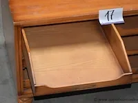 Lage houten opbergmeubel vv 6 houten aflegbakjes, beschadigd - afbeelding 2 van  2