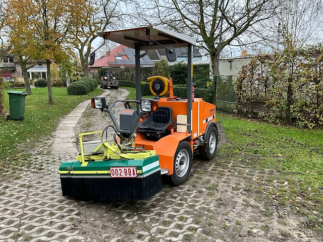 Lama-d onkruidverdelmachine met systeem van isoweed - afbeelding 1 van  52