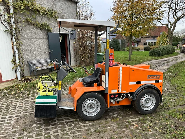 Lama-d onkruidverdelmachine met systeem van isoweed - afbeelding 2 van  52