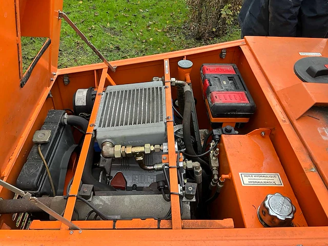 Lama-d onkruidverdelmachine met systeem van isoweed - afbeelding 43 van  52