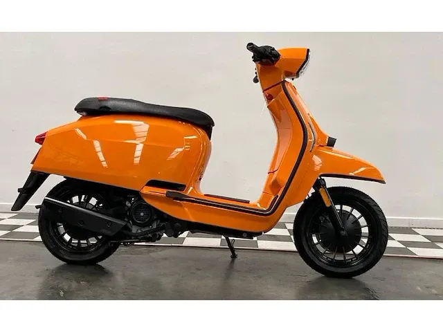 Lambretta - v50 speciale - bromfiets - afbeelding 1 van  5