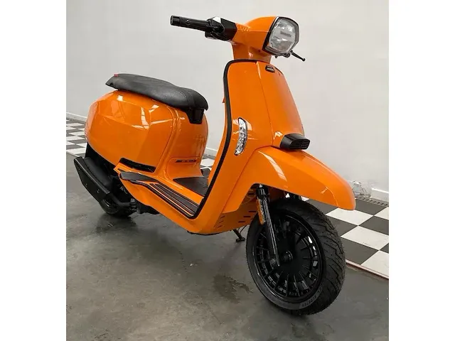 Lambretta - v50 speciale - bromfiets - afbeelding 2 van  5