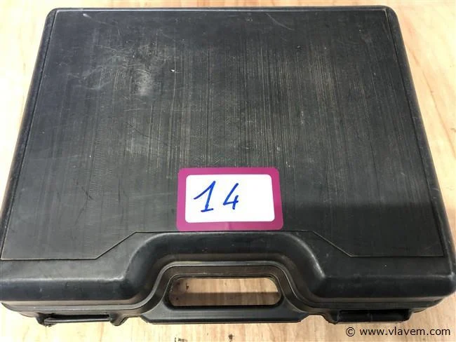 Stopzetting schrijnwerkerij: wo. lintzagen, vlak-vandiktebank, band-vlakschuurmachine, zaagtafel, draaibank, laspost, div. gereedschap fabr. makita enz.
