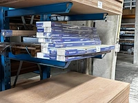 Laminaat en metalen profielen - afbeelding 1 van  4