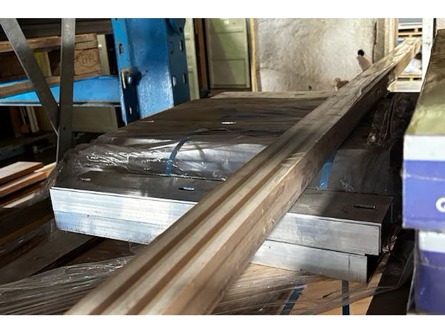 Laminaat en metalen profielen - afbeelding 4 van  4