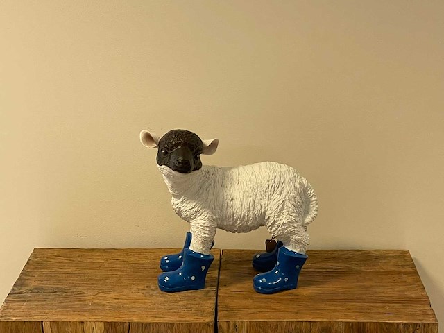 Lammetje met blauwe botjes h33cm - afbeelding 2 van  2