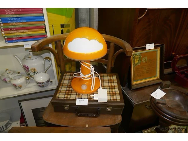 Lamp in plastiek - afbeelding 1 van  1