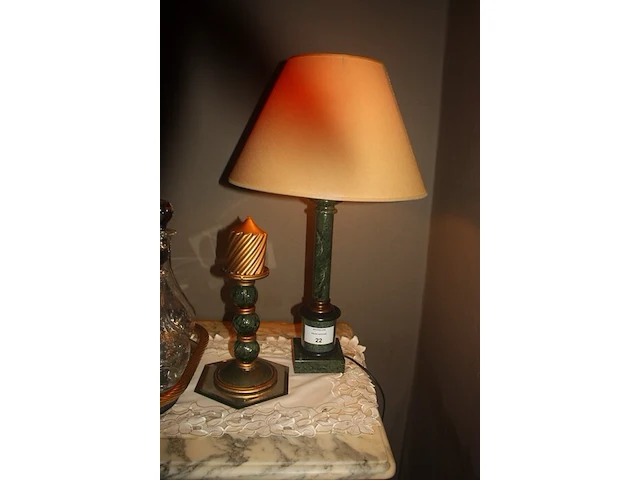 Lamp met kap in carrara marmer, glazen kandelaar - afbeelding 3 van  3