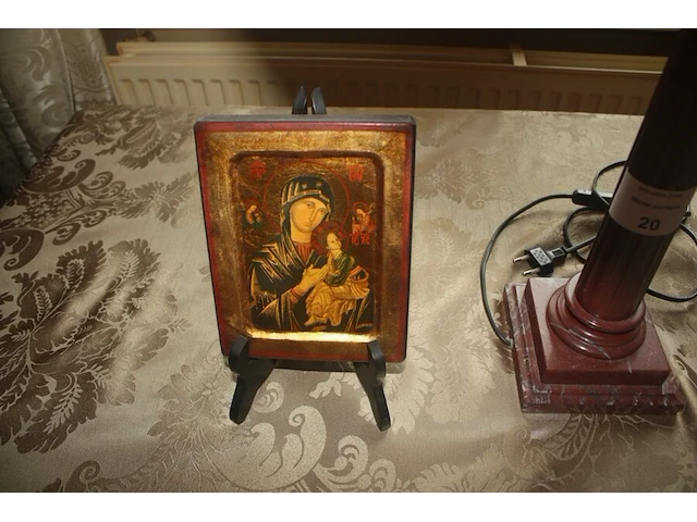 Lamp met kap in carrara marmer, religieus sierstuk - afbeelding 3 van  5