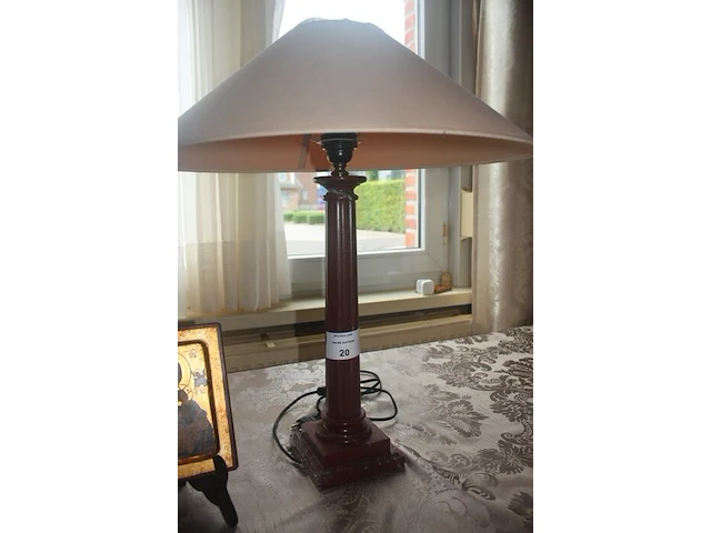 Lamp met kap in carrara marmer, religieus sierstuk - afbeelding 4 van  5