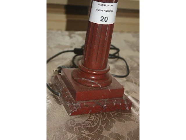 Lamp met kap in carrara marmer, religieus sierstuk - afbeelding 5 van  5