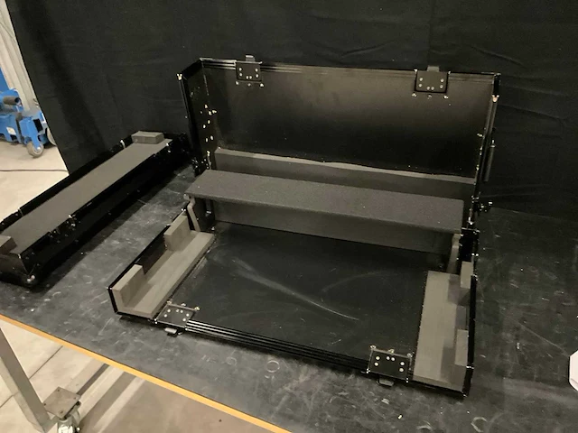 Lampy flightcase - afbeelding 4 van  6