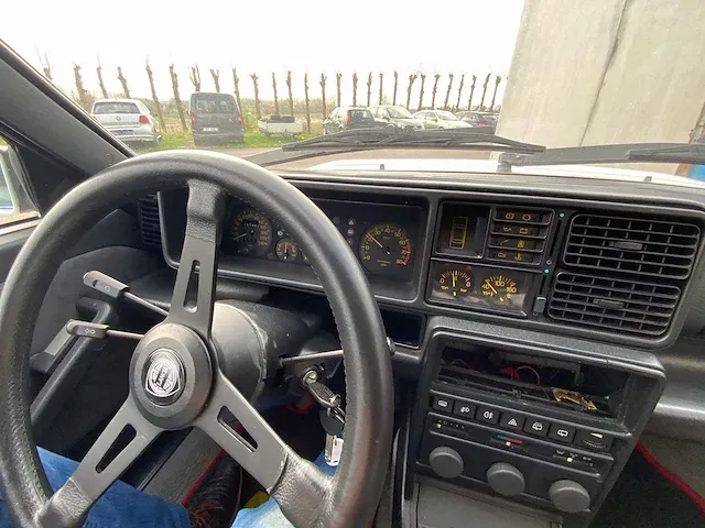 Lancia - delta integrale v8 - oldtimer - afbeelding 14 van  31