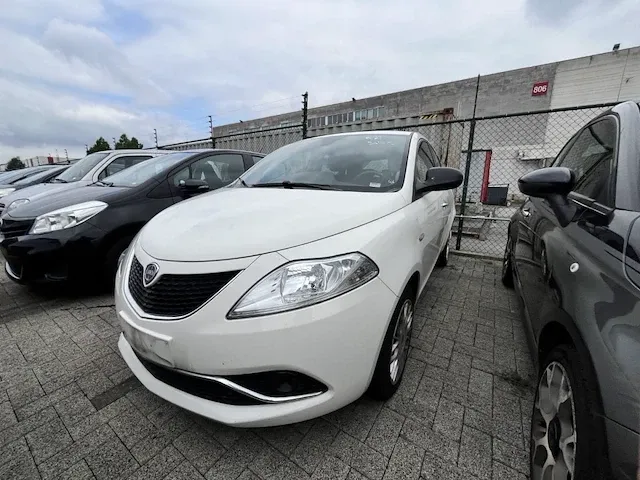 Lancia ypsilon silver fire evo 69, 2016 - afbeelding 1 van  18