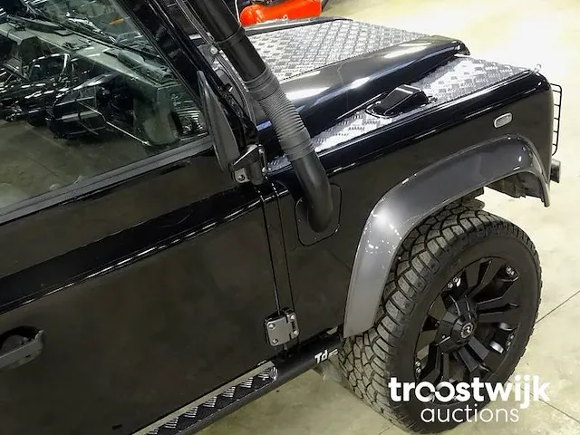 Land rover defender 110 's' (custom, lichte vracht) - afbeelding 15 van  52